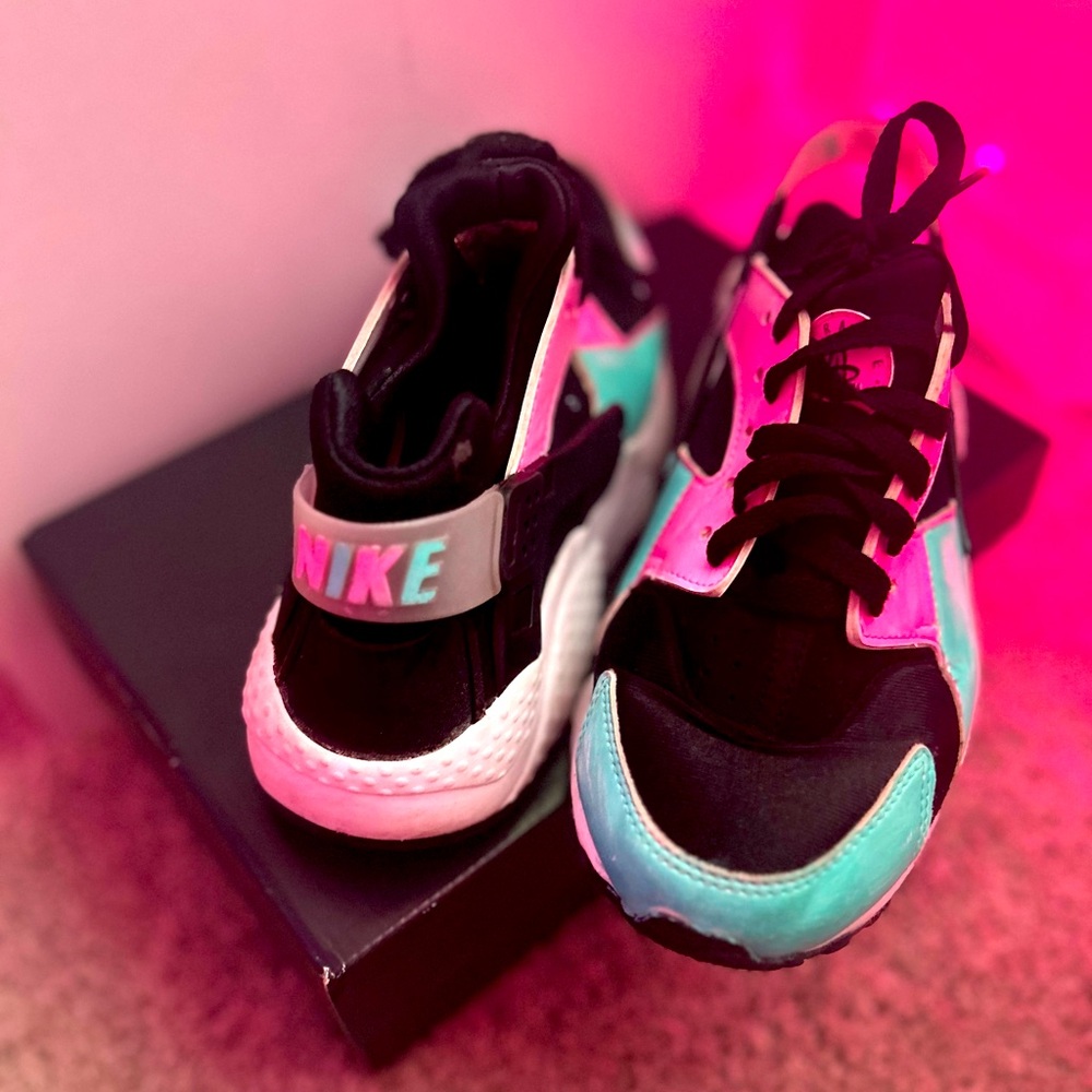 CUSTOM NIKE HUARACHE